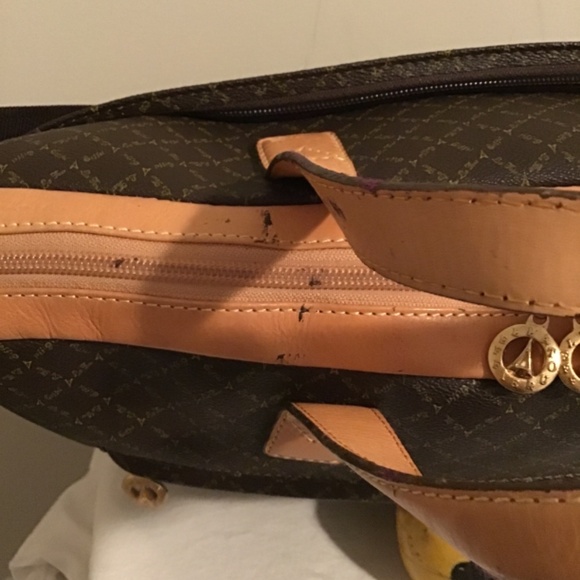 🔥LA TOUR  EIFFEL PARIS, vintage, has wear on leather see pics, gorgeous bag - Picture 13 of 16